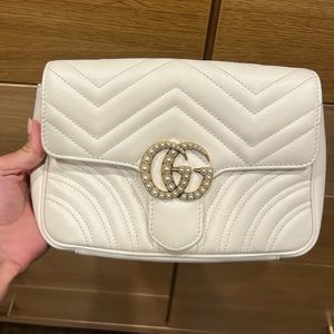 GUCCI
Calfskin Matelasse Pearly GG Marmont Chain Belt Bag